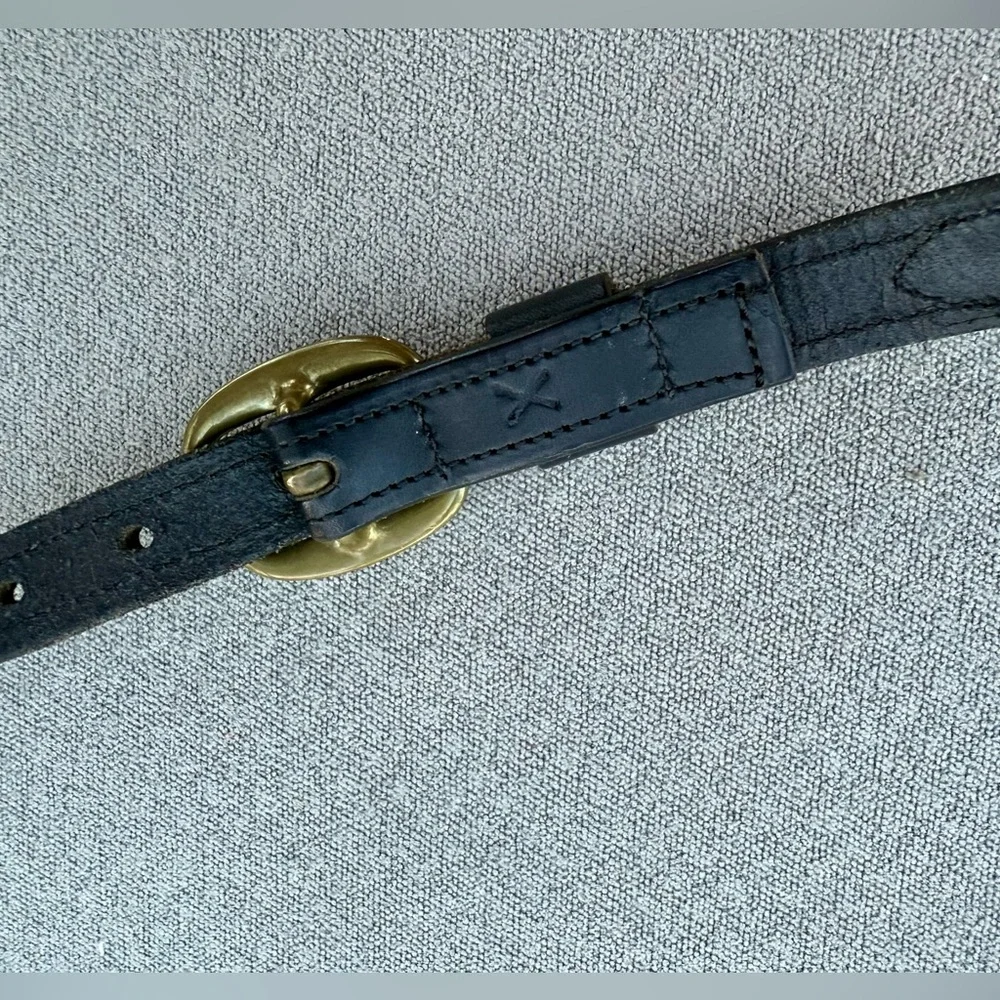 Ralph Lauren woman’s / girl’s 28 inch belt, Made in Italy Navy w/ brass buckle - Picture 3 of 5
